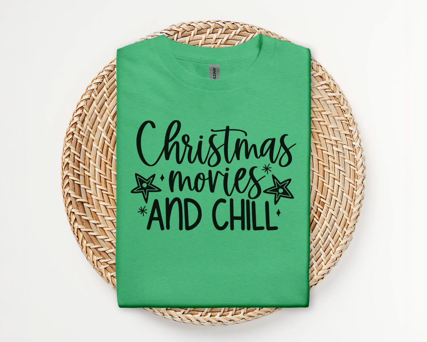 Christmas movies and chill - T-shirt